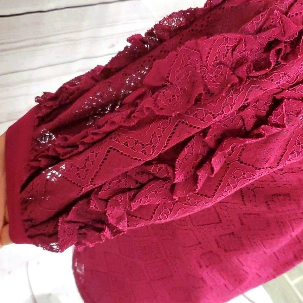 💲✂️ Entro, Berry Lace Overlay Top with Ruffle Detail-Size Small - Picture 8 of 10